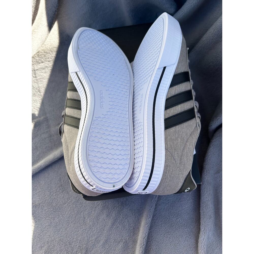 Adidas Daily 3.0 Men’s 9 Gray White Casual Sneakers FW7030 New in Box - Picture 7 of 8